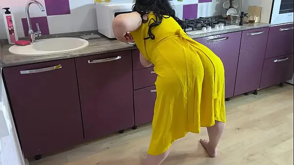 Big Ass MILF Shows Off Mature Cheeks for Deep Anal Pounding